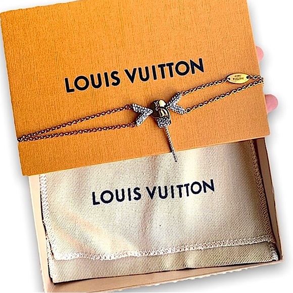 NIB Louis Vuitton Essential V Bracelet M67314 - Picture 7 of 15